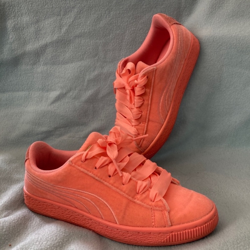 Puma classic suede sneaker in velvet. US size 4.5C. (children’s shoe size).